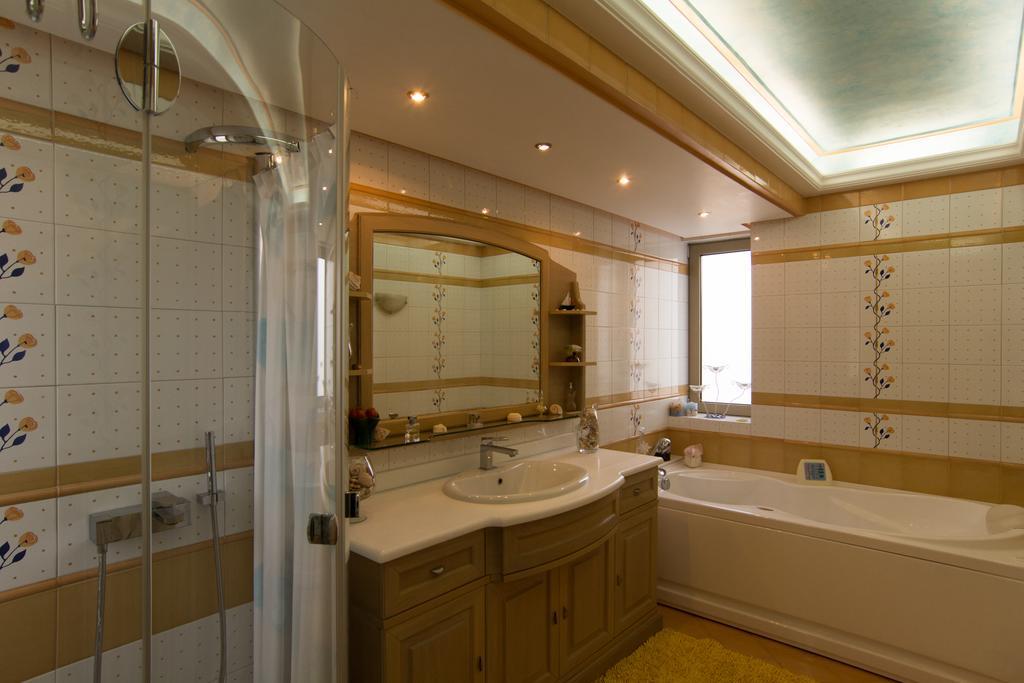 Villa Maira Luxurious With Private Swimming Pool Kórfos 外观 照片